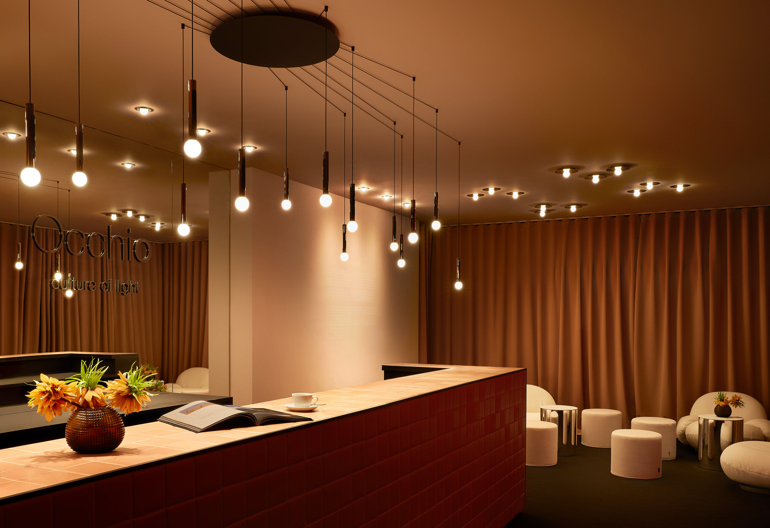 MDW25 Showroom Coro moon