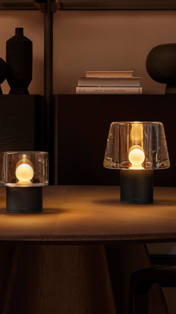 Occhio Era glass sphere table luminaire in dining situation